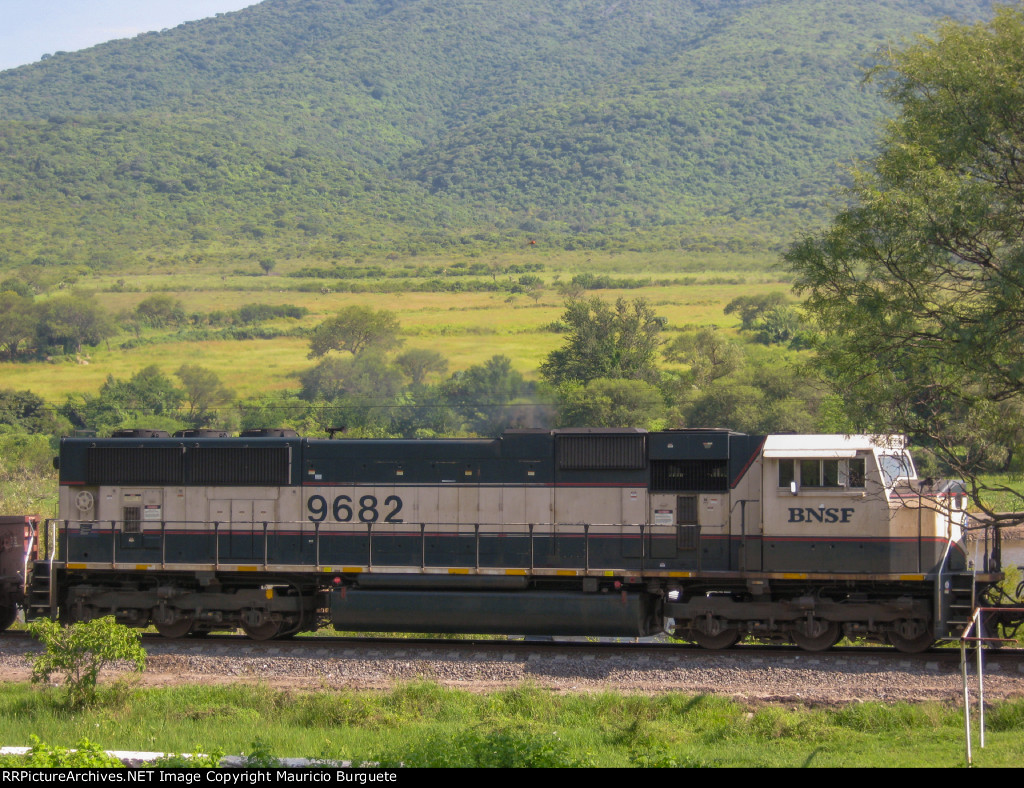 BNSF SD70MAC Executive Locomotive